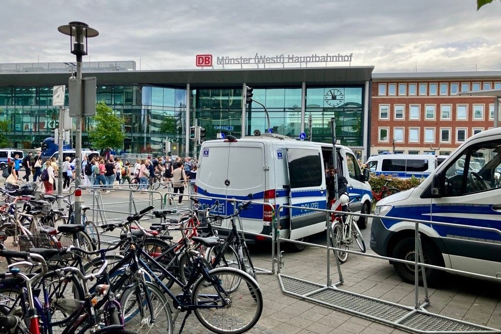 Neonazi-Demo und Gegenprotest: Polizei riegelt Münsters Bahnhofsviertel ab