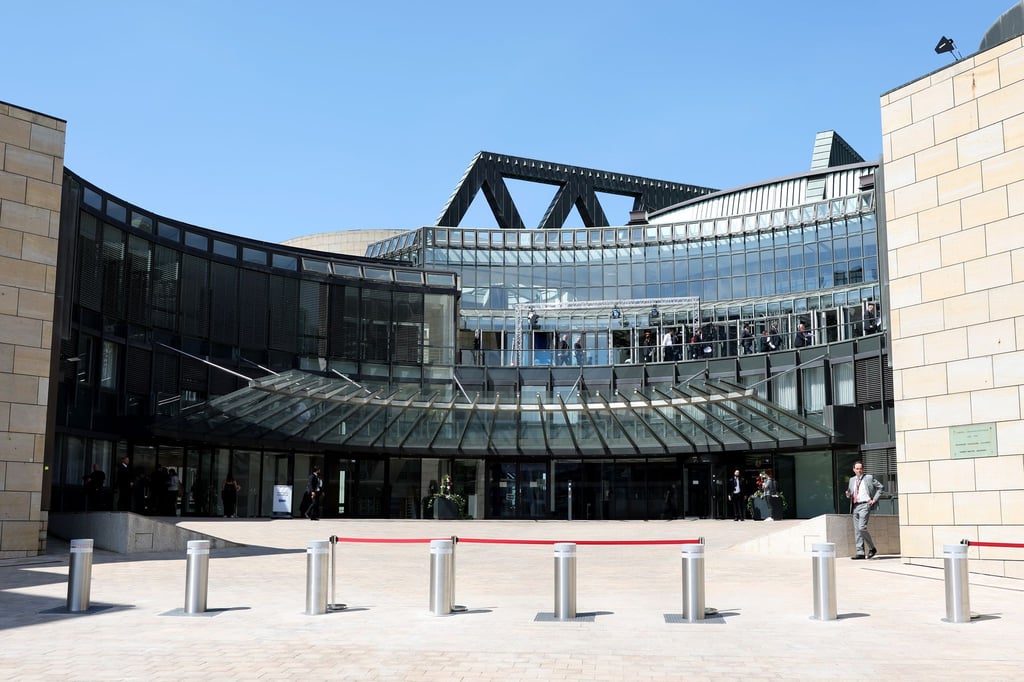 Streit-mit-AfD-um-sch-rfere-Sicherheitsregeln-im-NRW-Landtag