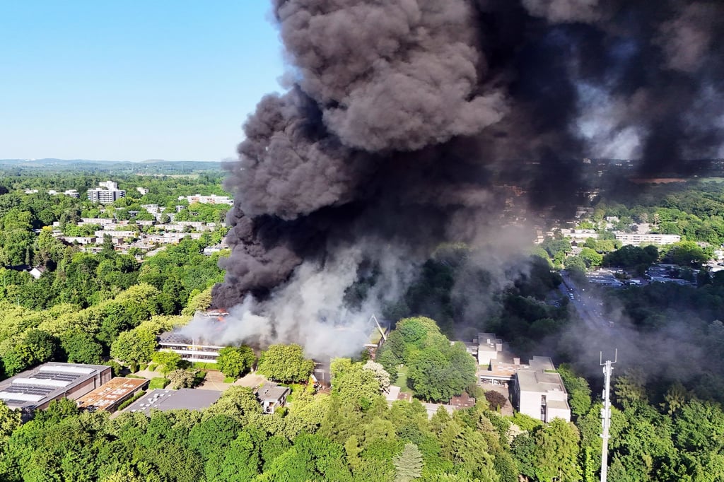 Nach-Schulbrand-entsteht-Containerbau-f-r-Sch-ler-in-Erkrath