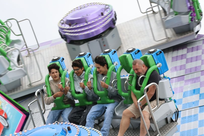 Ob jung oder alt ist ganz egal - die Fahrgeschäfte auf dem Send werden von allen Generationen gerne genutzt.