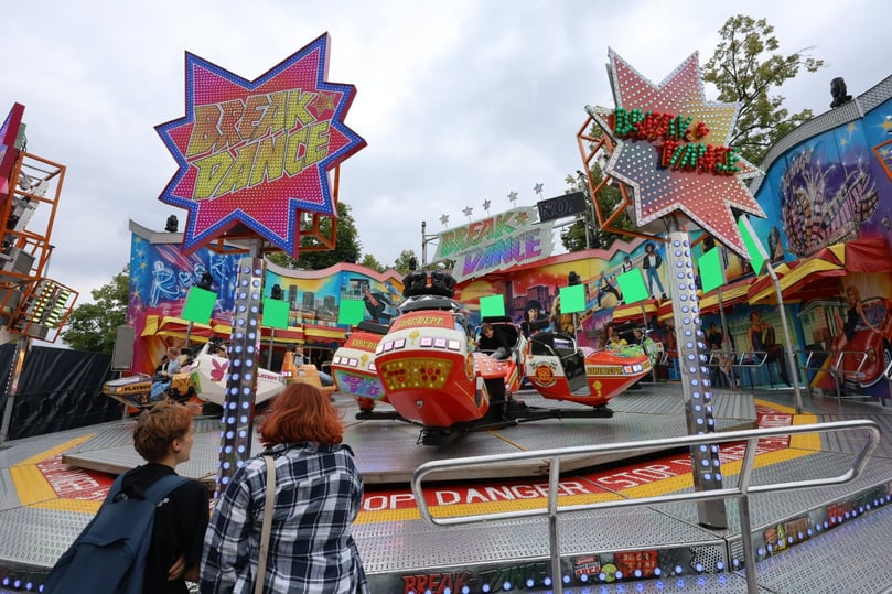 Klassiker wie der „Break Dancer“ sind auch wieder auf der Kirmes dabei.
