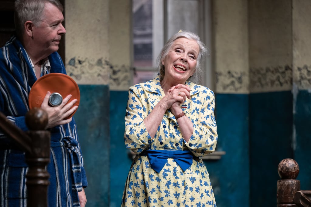 Ein Höhepunkt in der neuen Lübbecker Theatersaison: Heidi Mahler in ihrer Paraderolle als Meta Boldt in »Tratsch op de Trepp«.