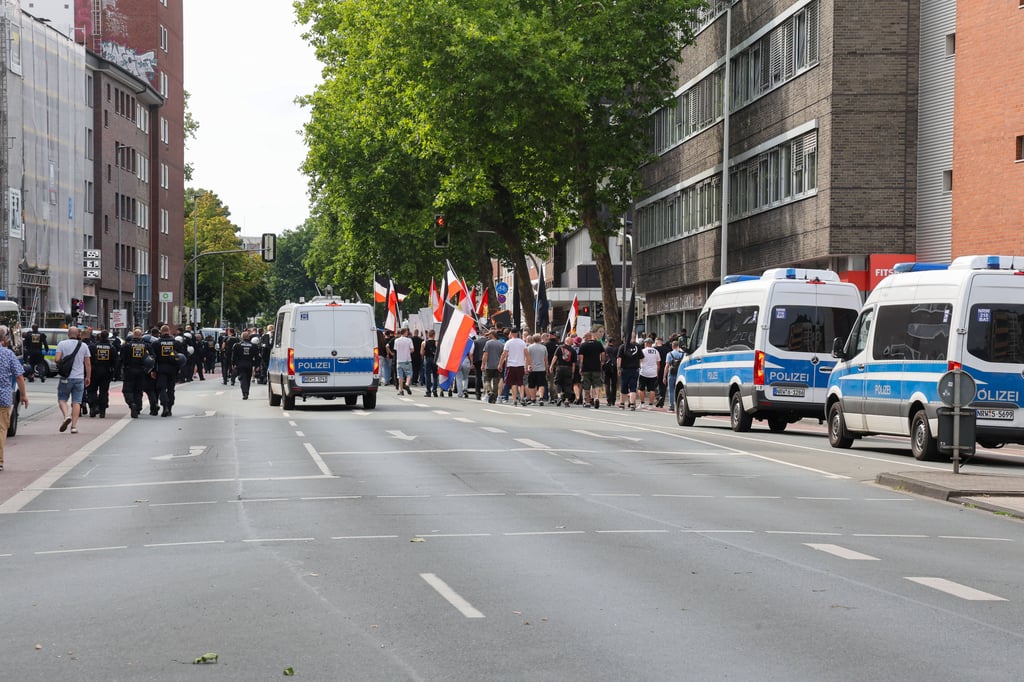 Polizei zieht Fazit nach Neonazi-Marsch und Gegendemos