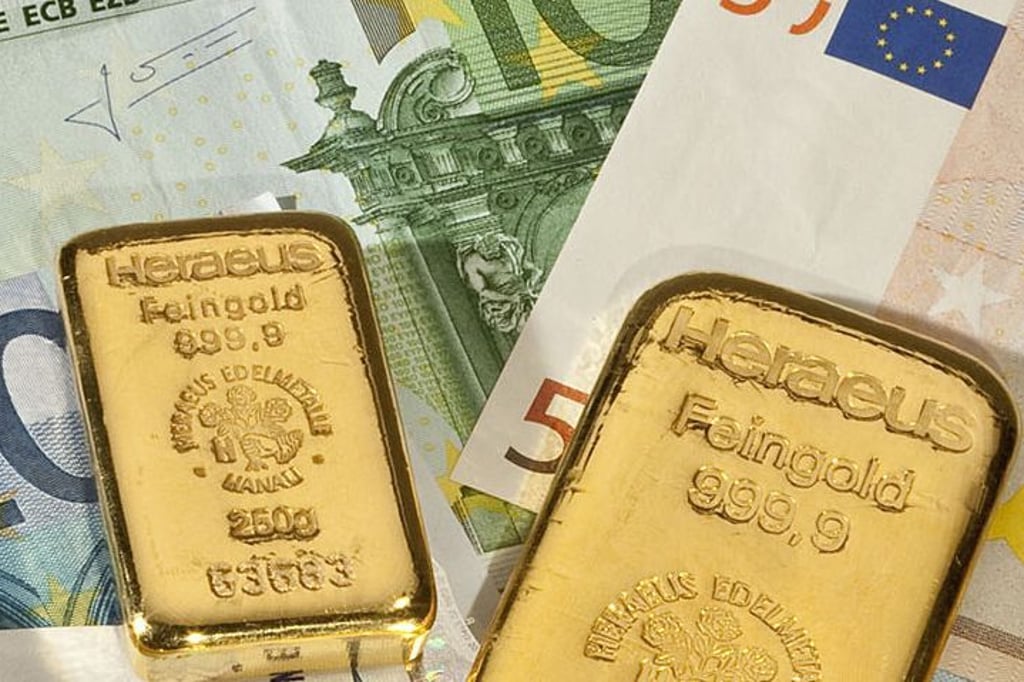 Geld und Goldbarren: Seniorin um Hunderttausende Euro betrogen