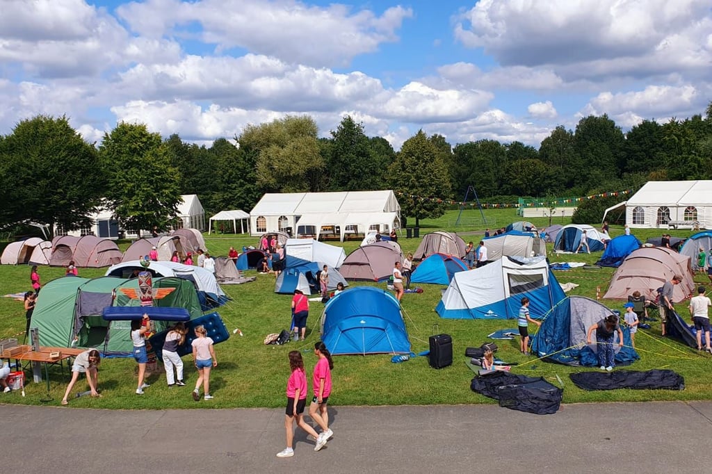 Kinder reisen durch die Zeit