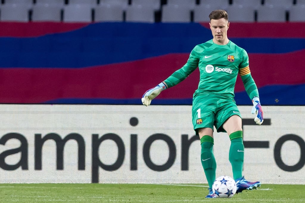 Nach-Burgfrieden-bei-Bar-a-Ter-Stegen-spricht-zu-den-Fans