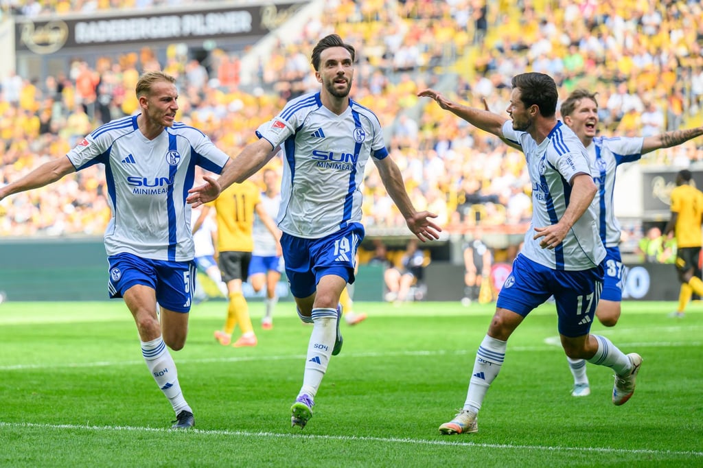 FC-Schalke-siegt-durch-Elfmetertor-in-Dresden