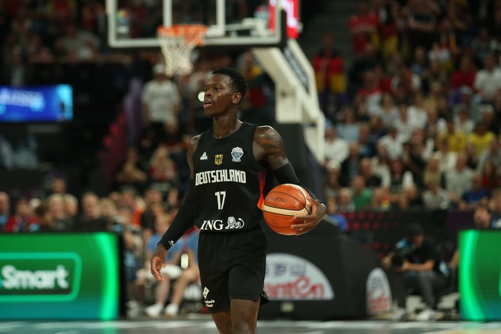 Basketball-Kumpel-Theis-ber-Schr-der-Hut-vor-ihm-ziehen-