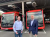 Joachim Kossow (links), Leiter des RVM-Fahrbetriebs, und Michael Klüppels, Leiter des RVM-Verkehrsmanagents, freuen sich über die Ladestationen, über die die Busse bei ihren Standzeiten auf dem Betriebshof in Lüdinghausen aufgeladen werden.