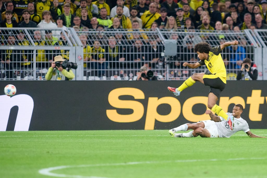Bei-Schlotterbeck-Comeback-Dortmund-bezwingt-Wolfsburg