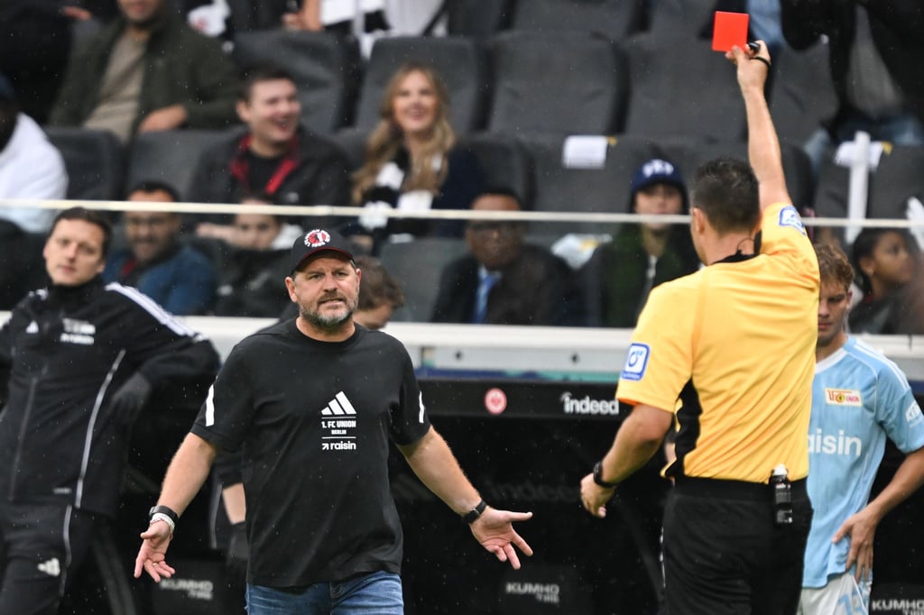 Eintracht-verliert-Baumgart-zeigt-Stinkefinger-und-fliegt
