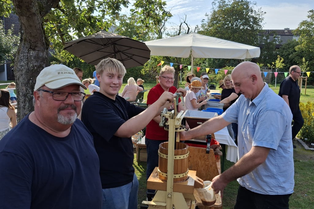 Die Apfelpresse beim Apfel-Lichter-Fest sorgte für frischen Saft.