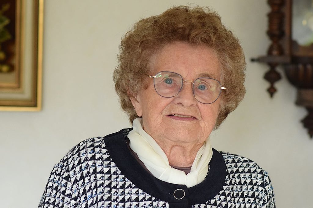 Diese Verlerin liebt mit 90 Jahren noch den Fußball
