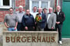 In der letzten Ratssitzung wurden die Mitglieder verabschiedet, die nicht mehr dem neuen Gremium angehören (v.l.): Dr. Thomas Weide, Heinz Beckmann, Wim Heimbeck, Andreas Nowak, Bürgermeister Karl Reinke, Nils Gilles, Eugen Baackmann und Stefan Grawe. Nicht auf dem Foto ist Detlef Siebert.