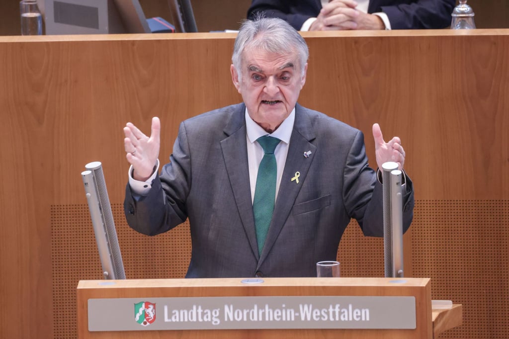 Reul-Bisher-kein-Nachweis-milit-rischer-Drohnen-ber-NRW