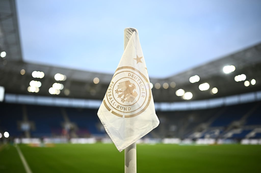 DFB-Team-mit-Woltemade-und-Kimmich-rechts