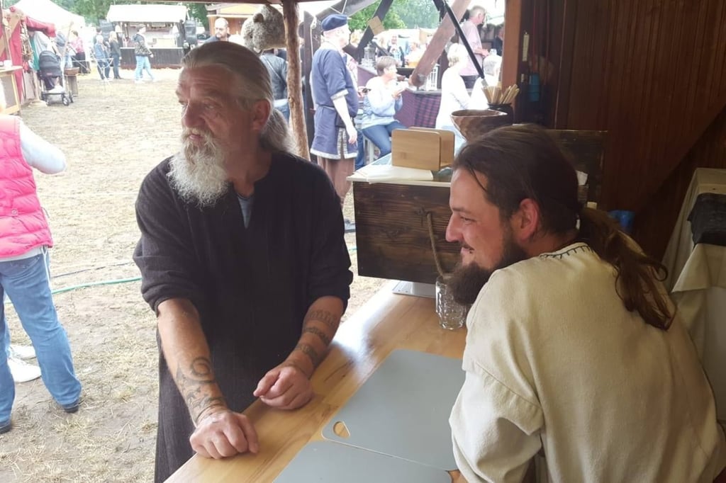 Erster-mittelalterlicher-Weihnachtsmarkt-auf-dem-Hof-Gro-e-Stockdieck