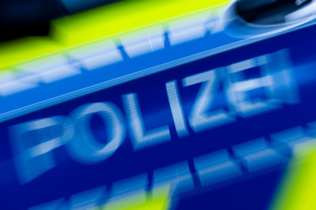 Zwei-junge-M-nner-bei-Autounfall-schwer-verletzt