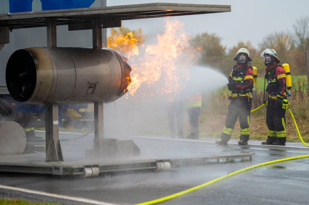 Fake-Flieger, Verletzte und echtes Feuer: So lief die Großübung am FMO