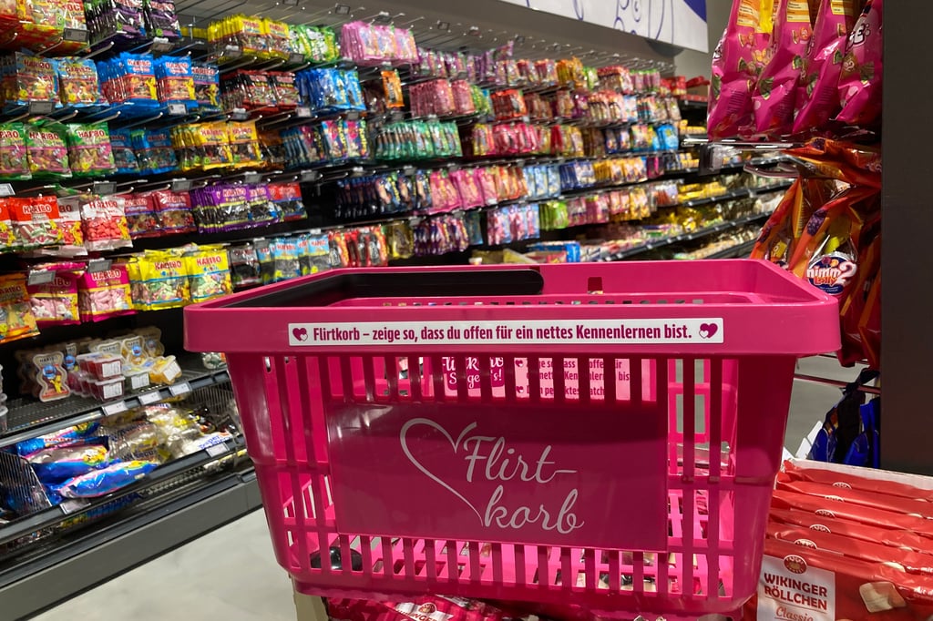 Die große Liebe im Supermarkt finden? „Flirtkörbe“ machen es möglich