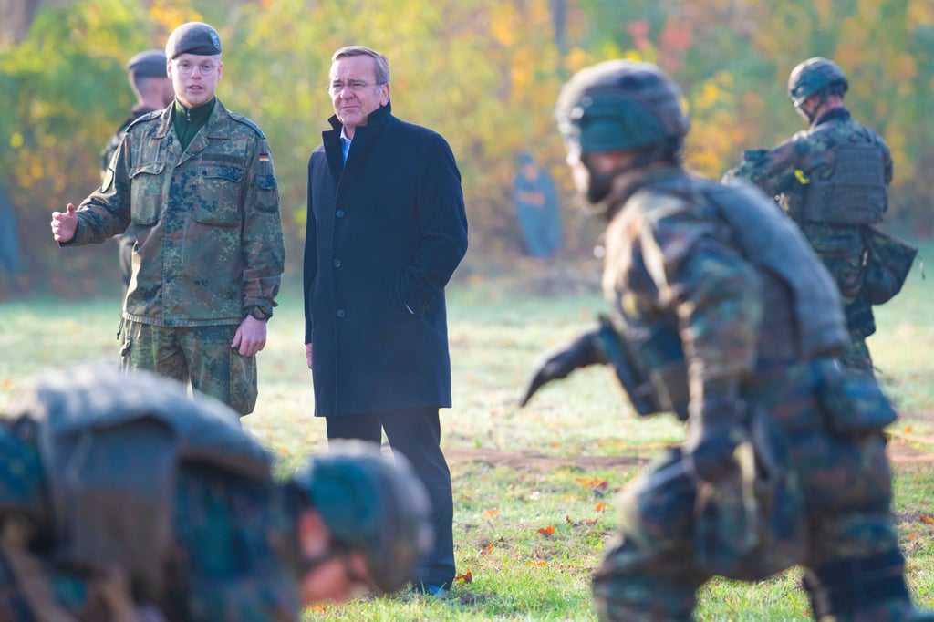 Wie Boris Pistorius in Münster Neulinge in Uniform beeindruckt