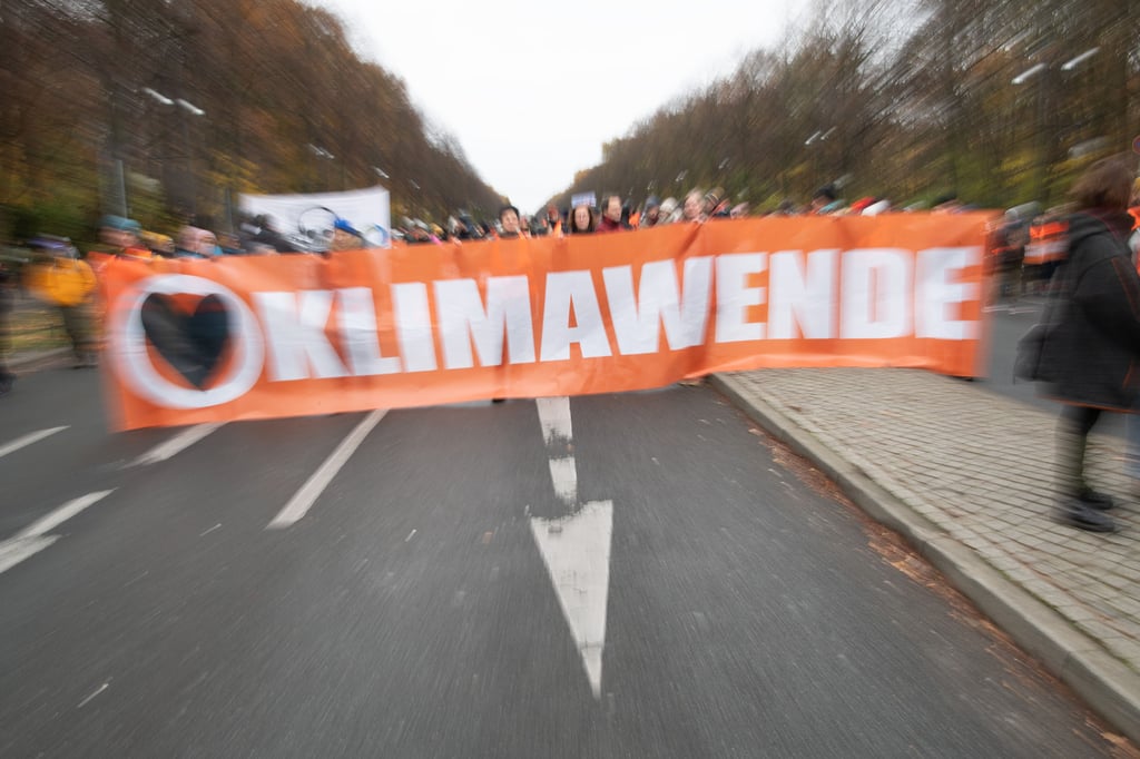 Klimaaktivisten demonstrieren auf Straße – Verfahren eingestellt