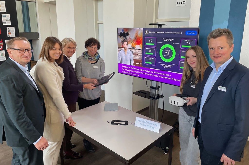 Ministerin lobt digitale Treiber am Berufskolleg Halle