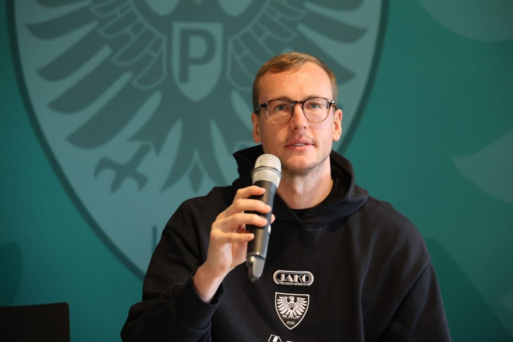 Preußen-Legende Scherder liest Grundschülern vor