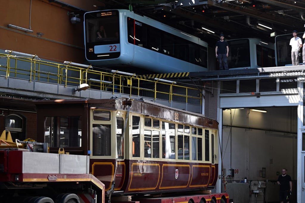 Silberm-nze-zur-Schwebebahn-noch-in-der-Schwebe