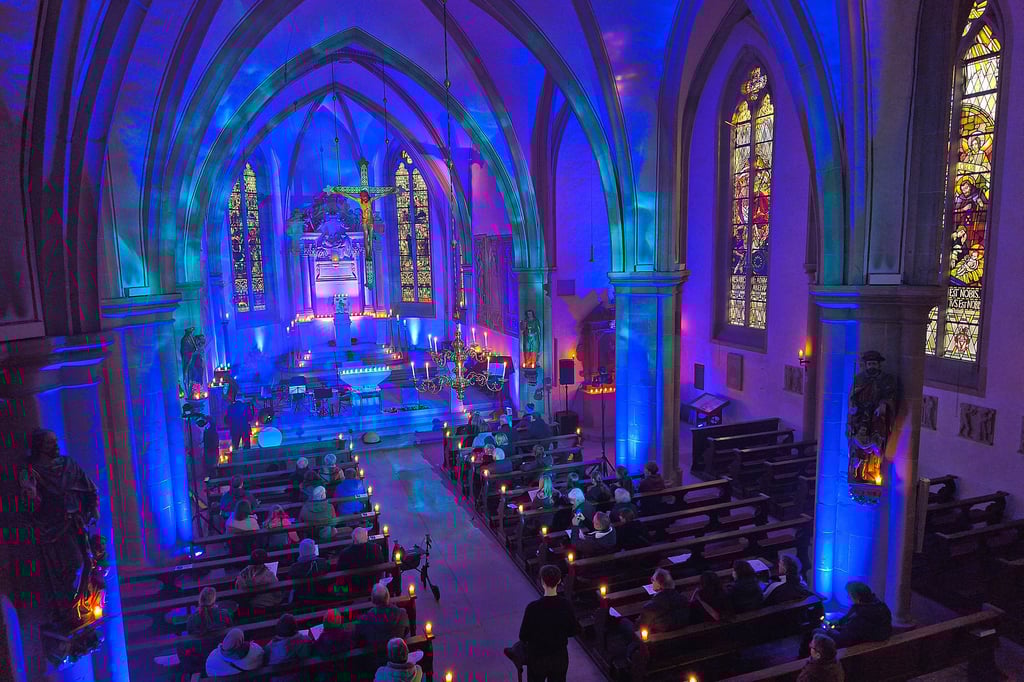 Klang und Licht verwandeln das Kirchenschiff von St. Nikolaus