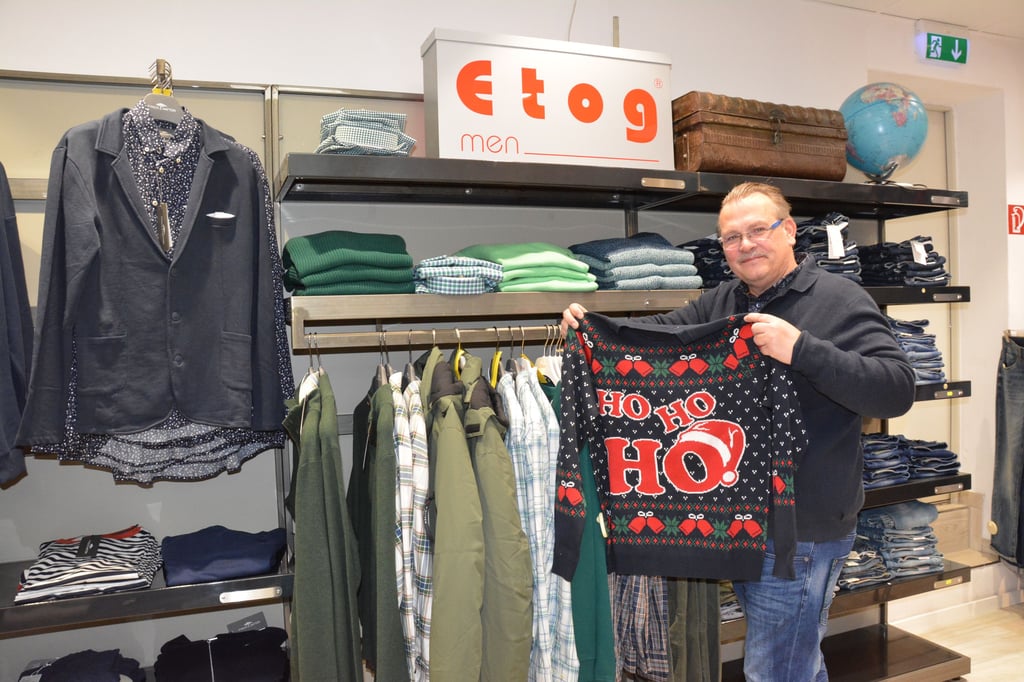 Männer freuen sich über lässige Mode