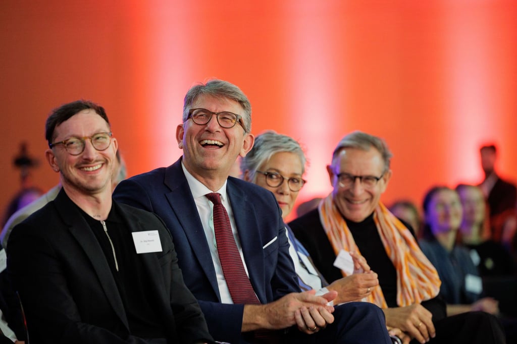 Kritik-an-Auszeichnung-Bundesregierung-bezieht-Stellung