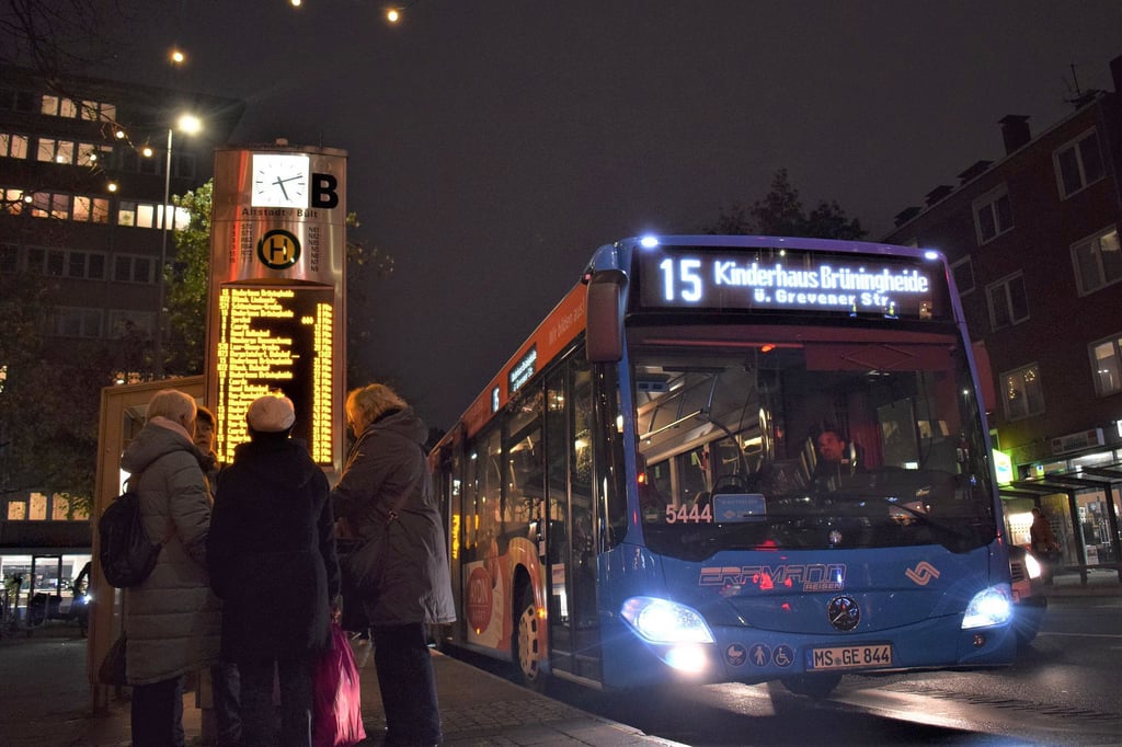Mehr Bus und Bahn sowie Park+Ride an den Samstagen im Advent