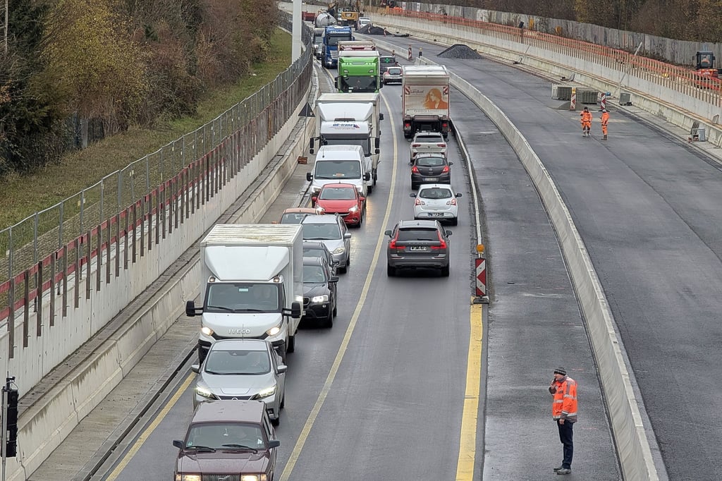 Umgehung nur einspurig – Verkehr staut sich