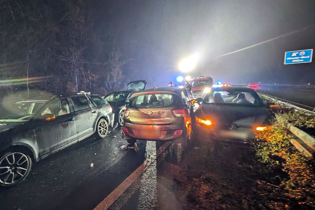 Massenkarambolage-auf-der-A1-bei-M-nster-neun-Verletzte