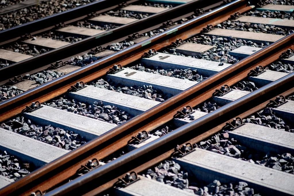 Notarzteinsatz-auf-Bahnstrecke-zwischen-Gronau-und-Metelen