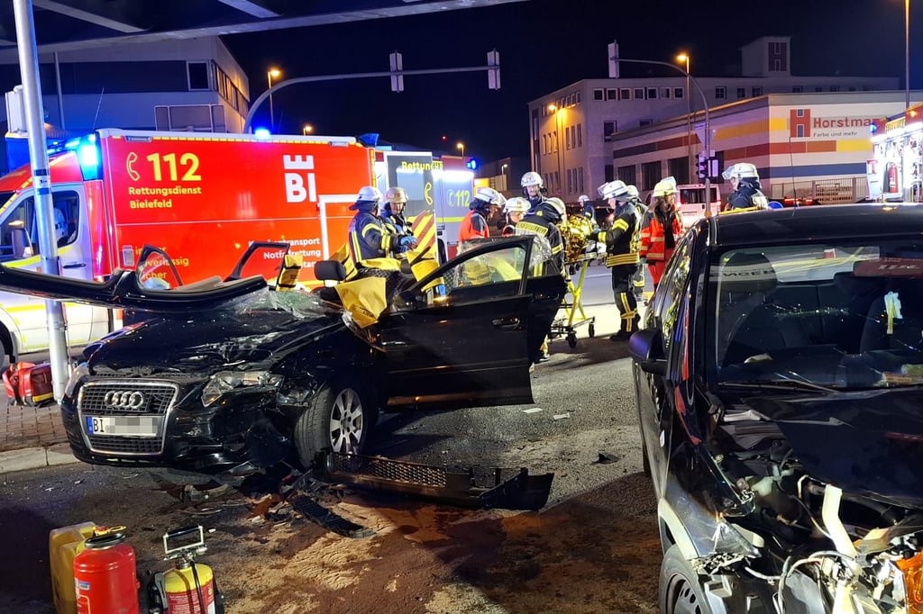Frau bei Vorfahrtsunfall in Bielefeld schwer verletzt