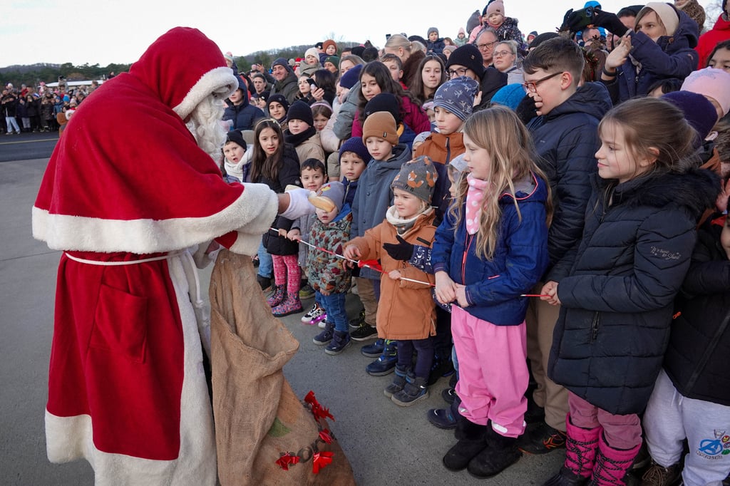 Am-Sonntag-landet-der-Nikolaus-am-Flugplatz-Bielefeld
