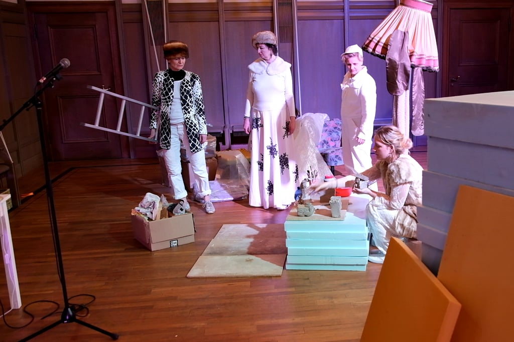 Performance-aus-Bonner-Kunstmuseum-im-Krameramtshaus