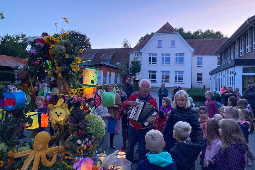 Die-berraschende-Geschichte-hinter-Lasst-uns-froh-und-munter-sein-