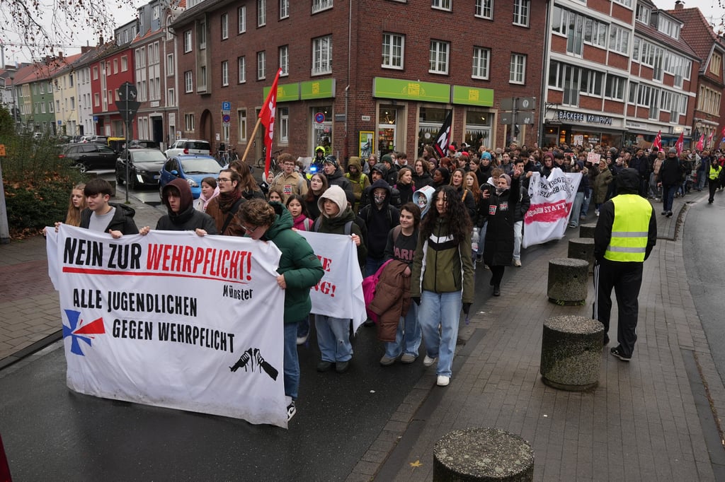 „Nie wieder Wehrpflicht“ – Schüler-Protest gegen neues Gesetz