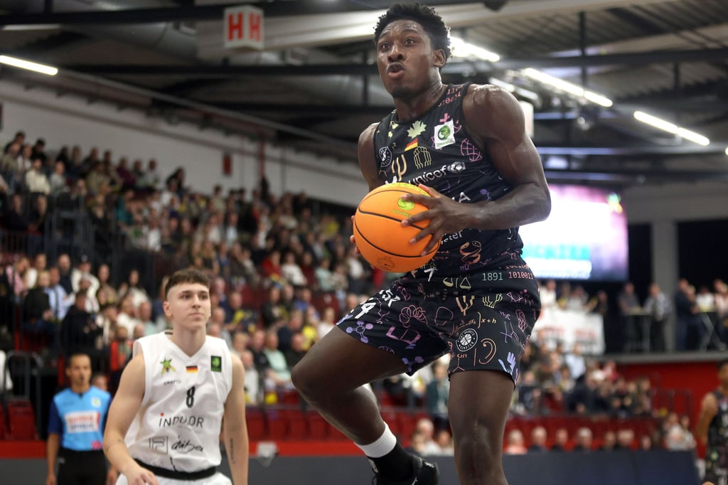 M-nster-gegen-Paderborn-Verlieren-verboten-beim-klassischen-Kellergipfel