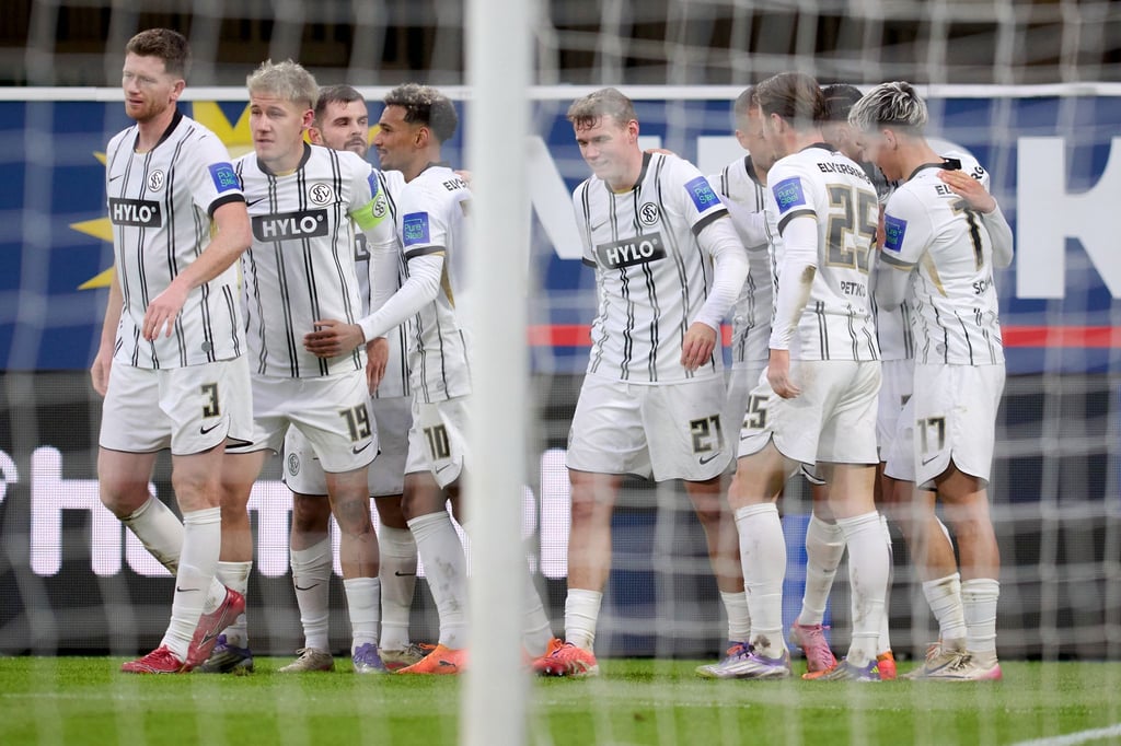 Elversberg-nach-Sieg-in-Paderborn-erster-Schalke-Verfolger