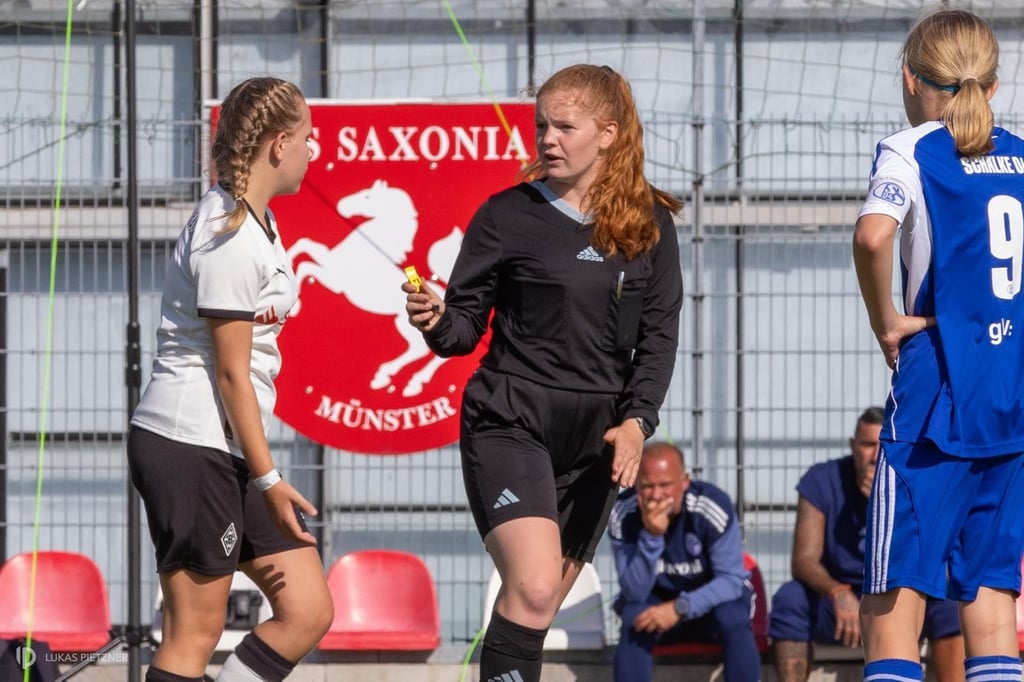 Regionalliga-statt-Kreisliga-Silke-Althaus-pfeift-auf-Spieler-Karriere