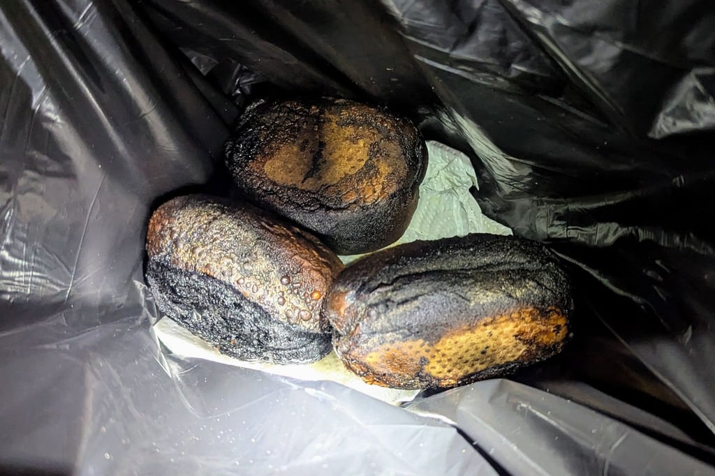 Br-tchen-in-der-Mikrowelle-Senior-im-Krankenhaus