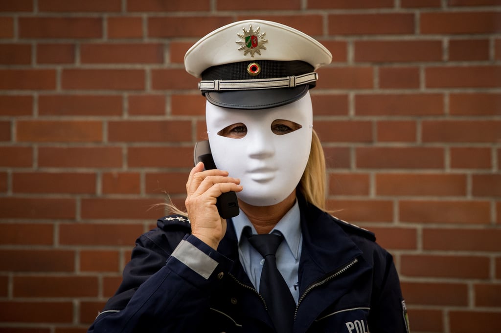 Falscher-Polizist-Masche-M-glicher-Drahtzieher-landet-vor-Gericht