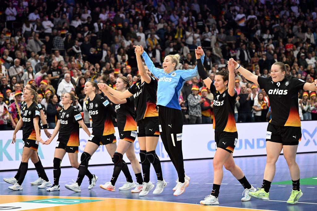 -Weihnachten-mit-Medaille-DHB-Team-fordert-den-Weltmeister