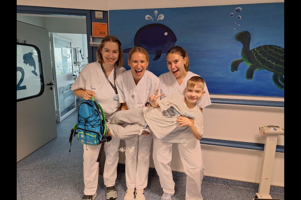 Nach-langem-Klinikaufenthalt-Henry-9-sammelt-Spenden-f-r-andere-Kinder