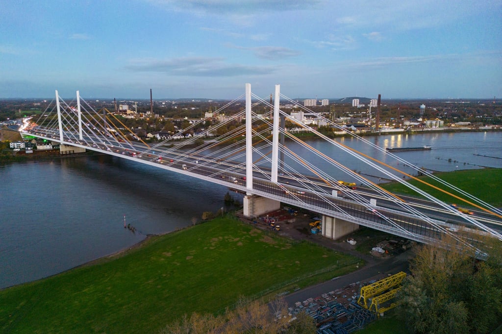 Arbeiten-an-Duisburger-Rheinbr-cke-A40-ab-Abend-gesperrt