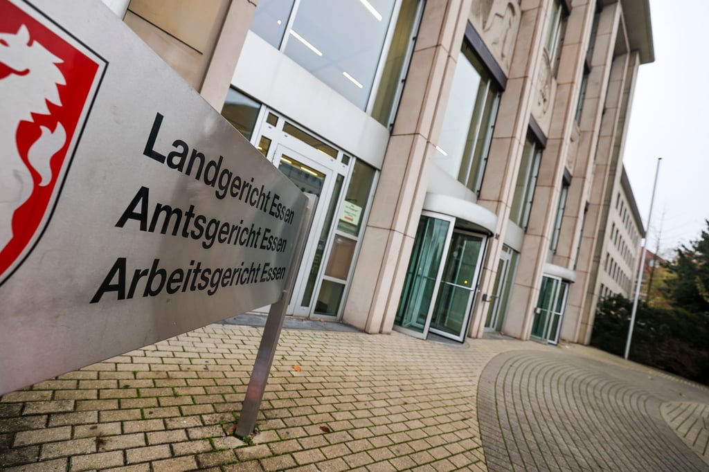 Mann-mit-Spaten-und-Messer-get-tet-Angeklagter-schweigt